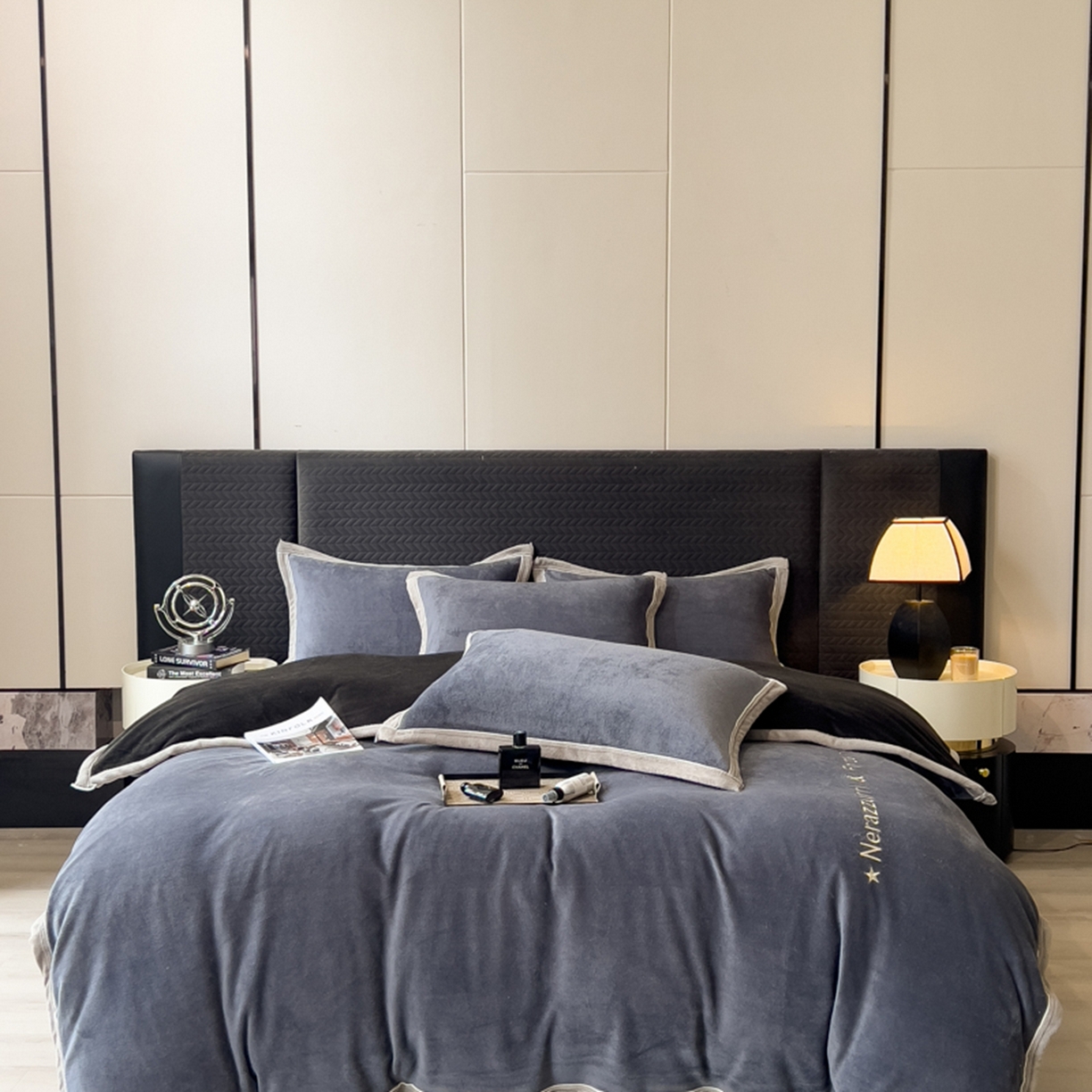 91家纺网 家纺一手货源 找家纺 印季家纺 2025新款牛奶绒两星绣花包边四件套 紫灰-深灰