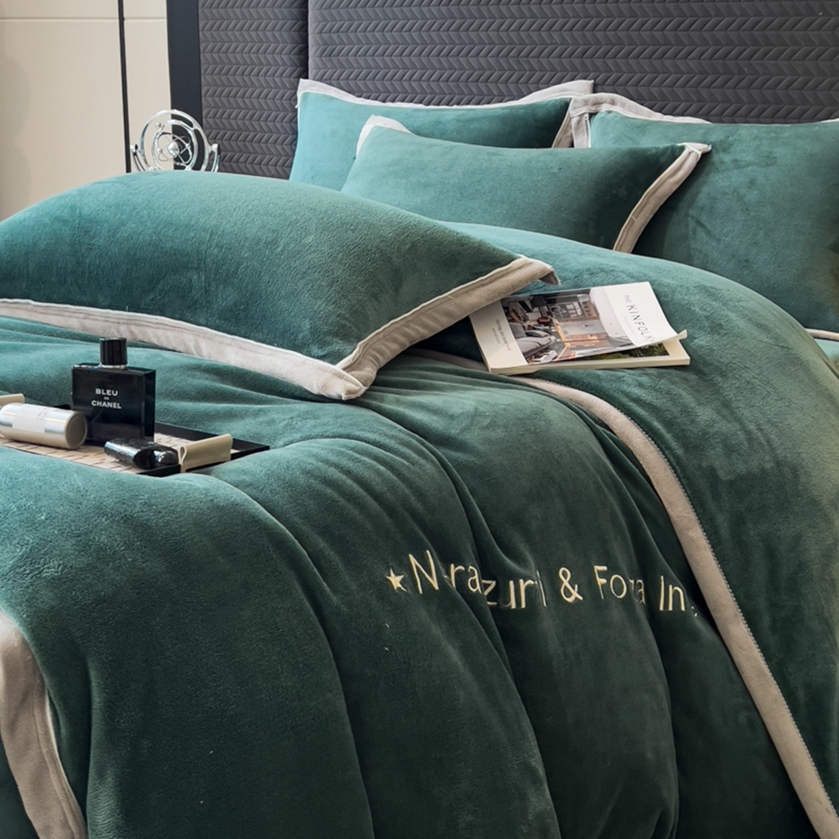 91家纺网 家纺一手货源 找家纺 印季家纺 2025新款牛奶绒两星绣花包边四件套 灰绿