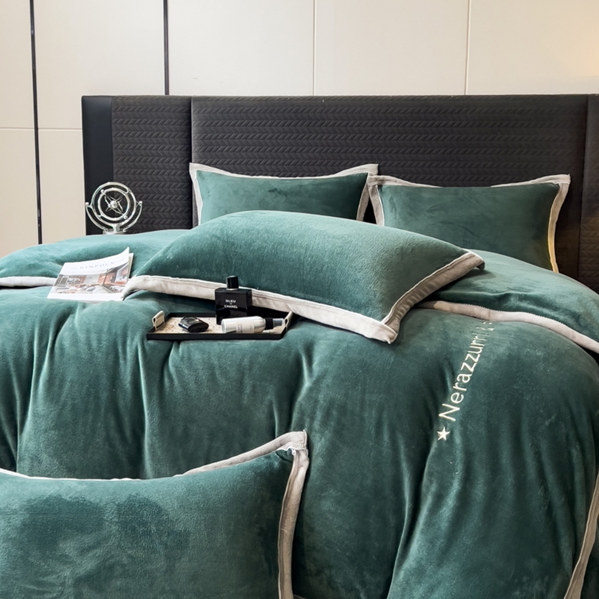 91家纺网 家纺一手货源 找家纺 印季家纺 2025新款牛奶绒两星绣花包边四件套 灰绿