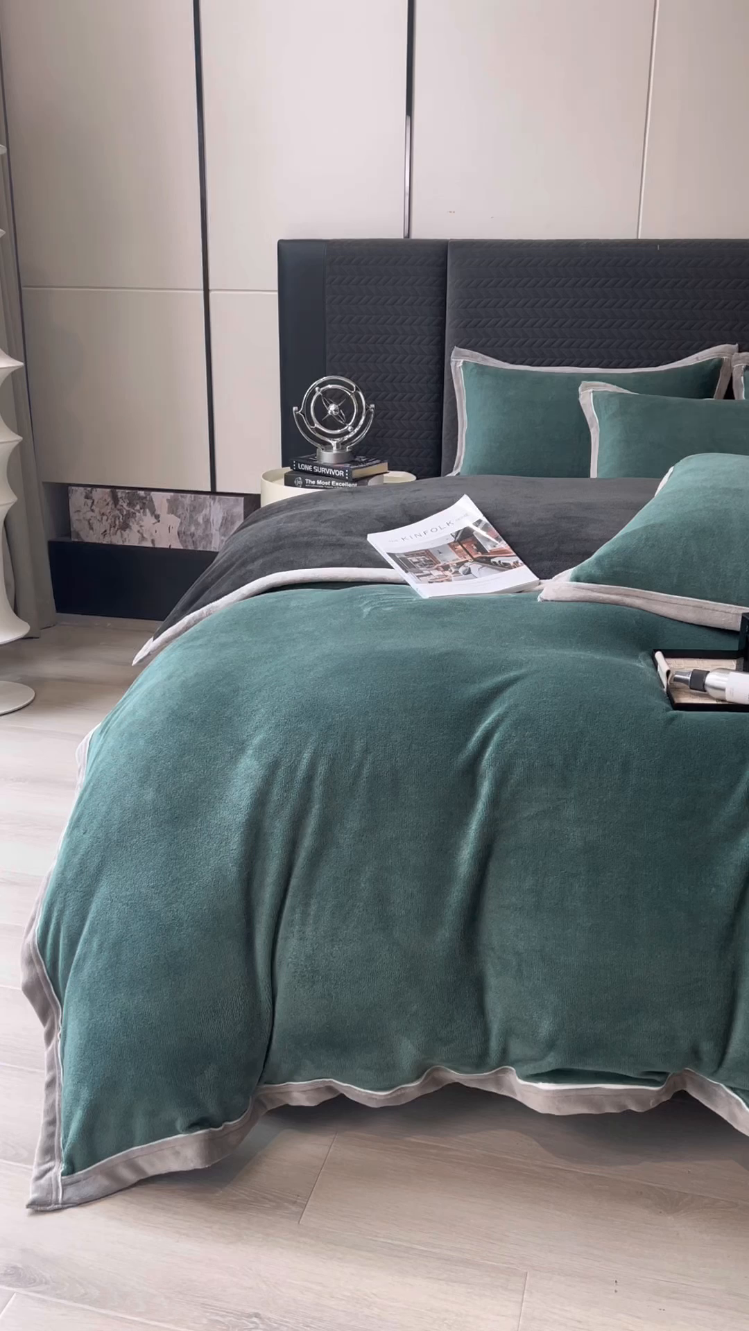 91家纺网 家纺一手货源 找家纺 印季家纺 2025新款牛奶绒两星绣花包边四件套 灰绿-深灰