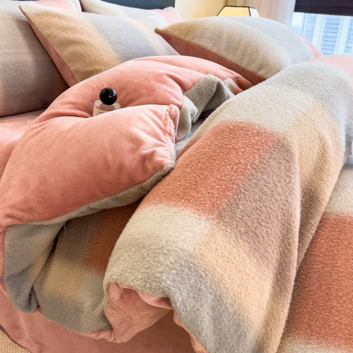 91家纺网 家纺一手货源 找家纺 （总）印季家纺 2025新款轻奢简约羊呢绒亲肤保暖四件套