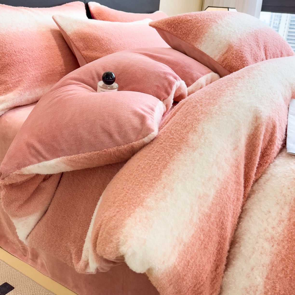 91家纺网 家纺一手货源 找家纺 （总）印季家纺 2025新款轻奢简约羊呢绒亲肤保暖四件套