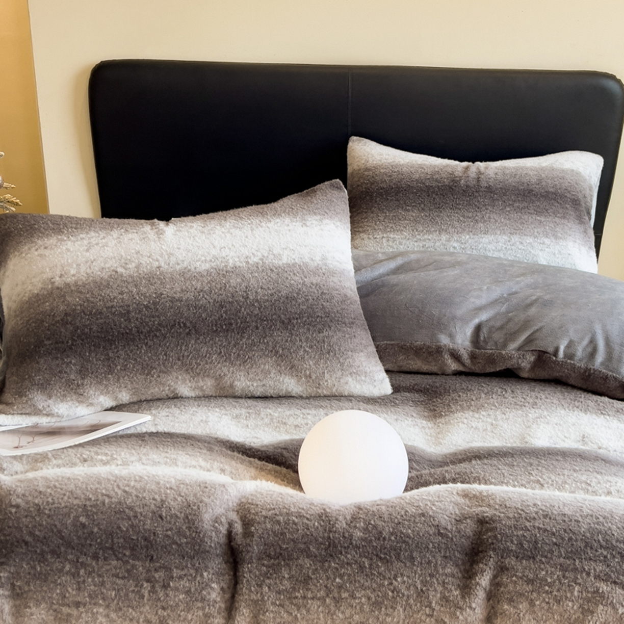 91家纺网 家纺一手货源 找家纺 印季家纺 2025新款轻奢简约羊呢绒亲肤保暖四件套 灰色大条纹