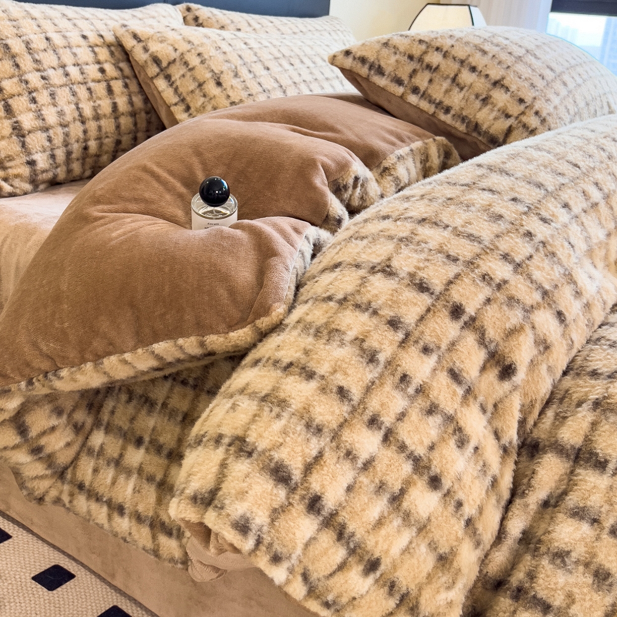 印季家纺 2025新款轻奢简约羊呢绒亲肤保暖四件套 小香驼格