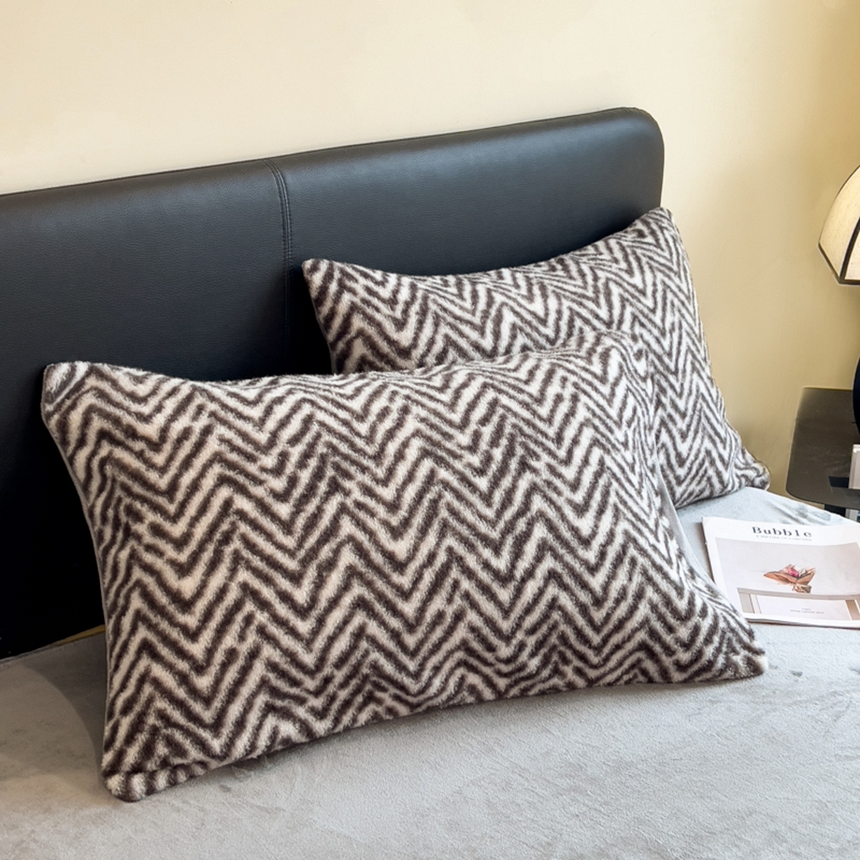 91家纺网 家纺一手货源 找家纺 印季家纺 2025新款轻奢简约羊呢绒亲肤保暖四件套 灰色波浪