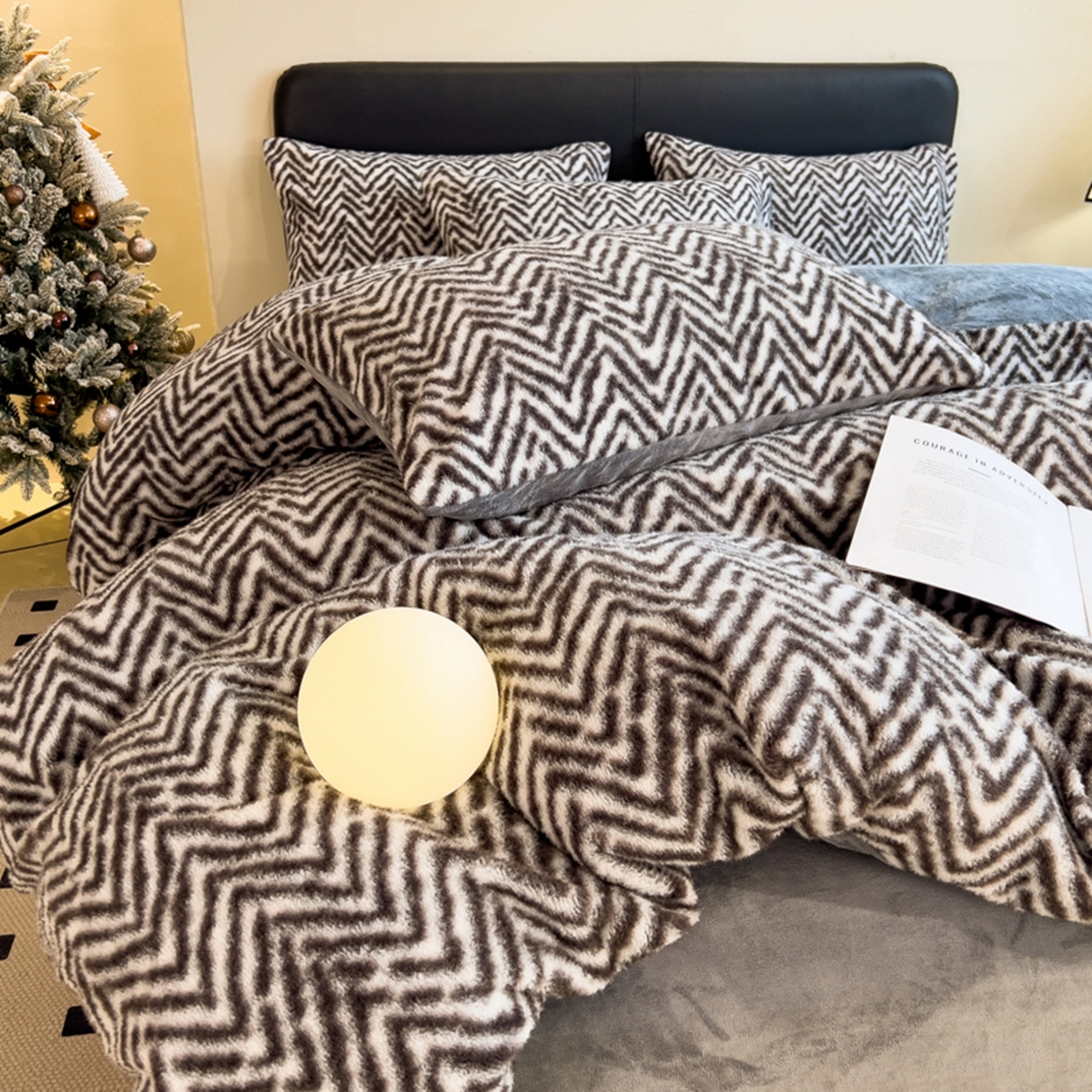 91家纺网 家纺一手货源 找家纺 印季家纺 2025新款轻奢简约羊呢绒亲肤保暖四件套 灰色波浪