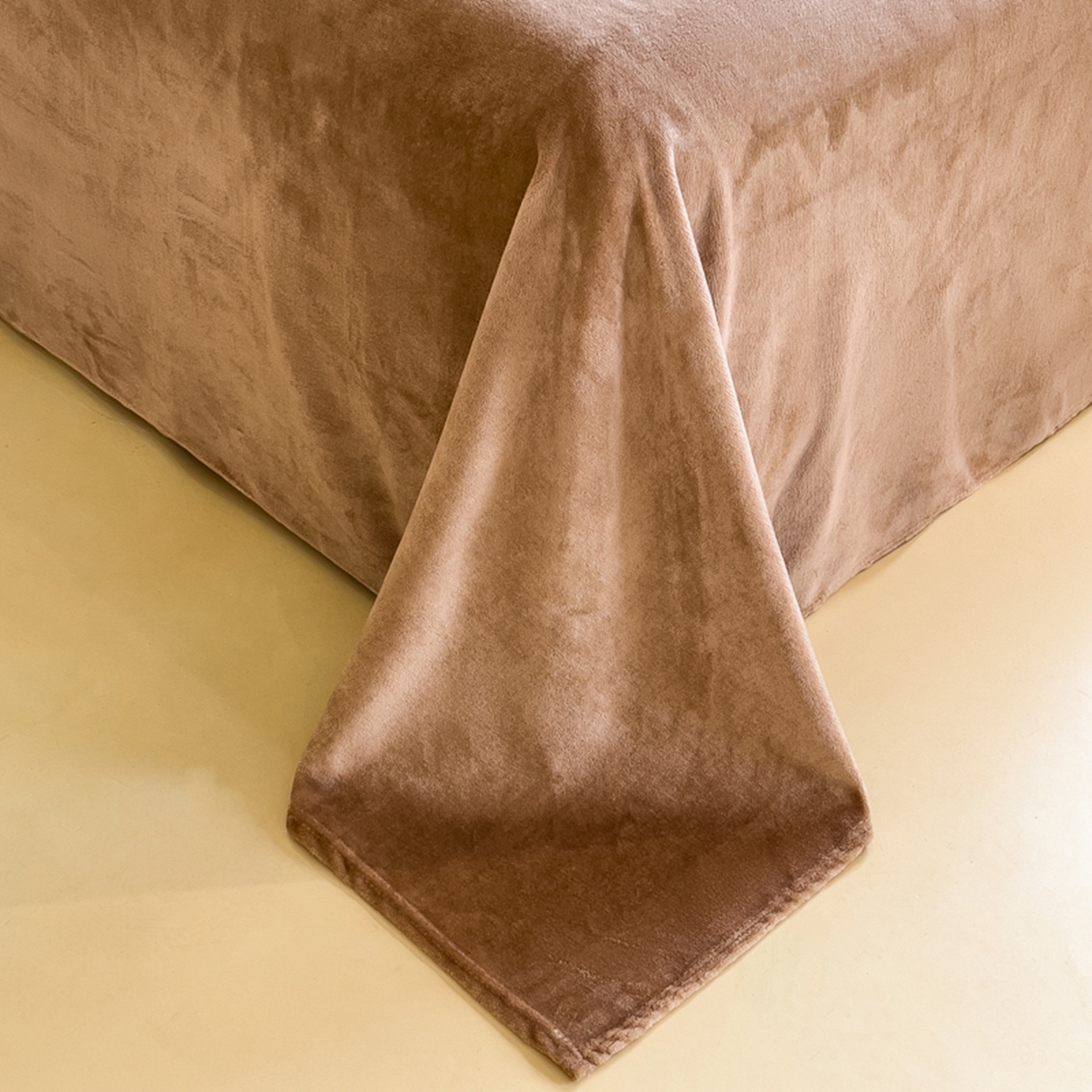 91家纺网 家纺一手货源 找家纺 印季家纺 2025新款轻奢简约羊呢绒亲肤保暖四件套 小香驼格