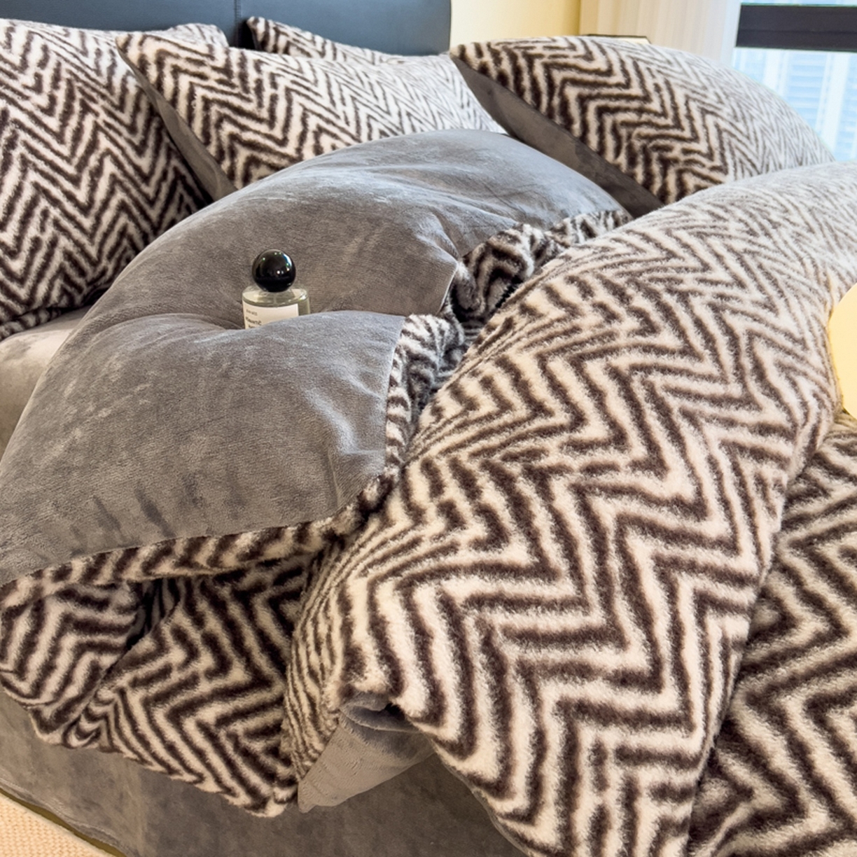 印季家纺 2025新款轻奢简约羊呢绒亲肤保暖四件套 灰色波浪