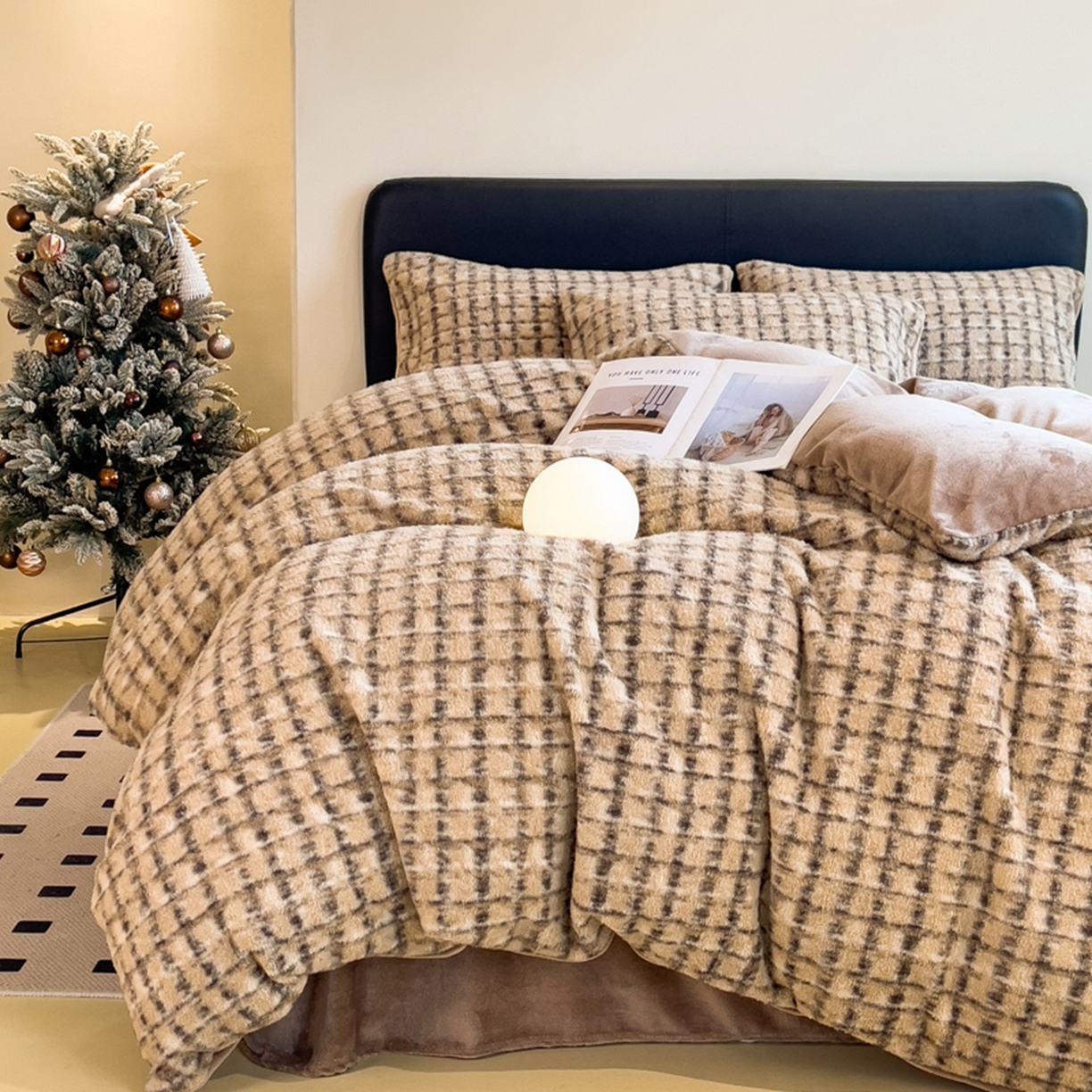 91家纺网 家纺一手货源 找家纺 印季家纺 2025新款轻奢简约羊呢绒亲肤保暖四件套 小香驼格