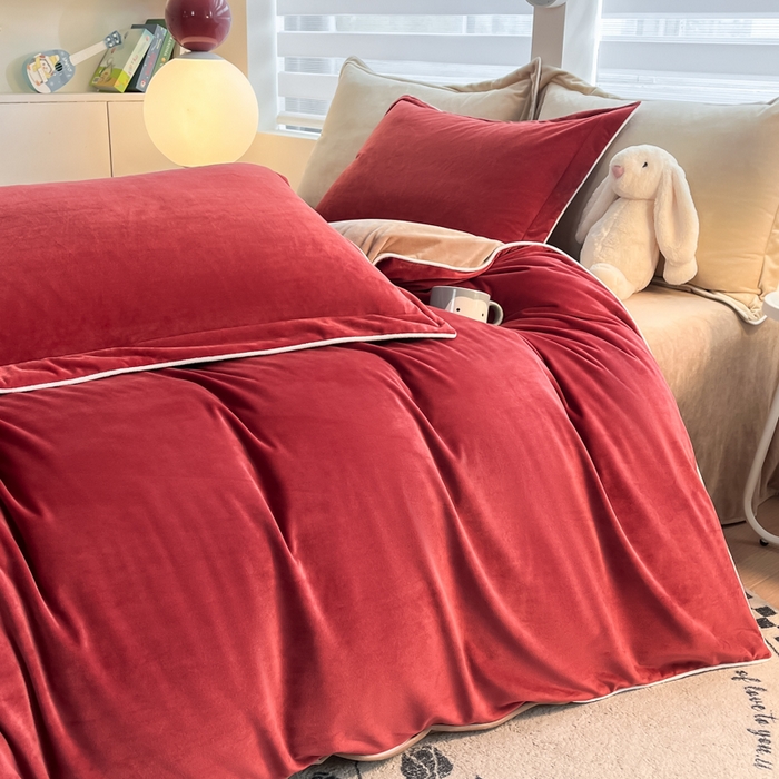 91家纺网 家纺一手货源 找家纺 润肤居 2025新款加厚婴儿绒牛奶绒四件套9斤工艺款宝宝绒 晨曦红+浅驼