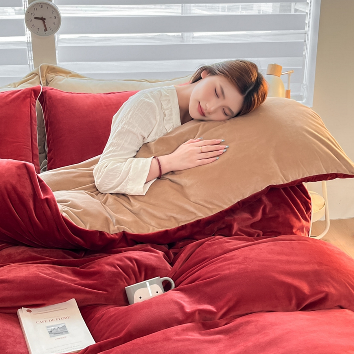 91家纺网 家纺一手货源 找家纺 润肤居 2025新款加厚婴儿绒牛奶绒四件套9斤工艺款宝宝绒 晨曦红+浅驼