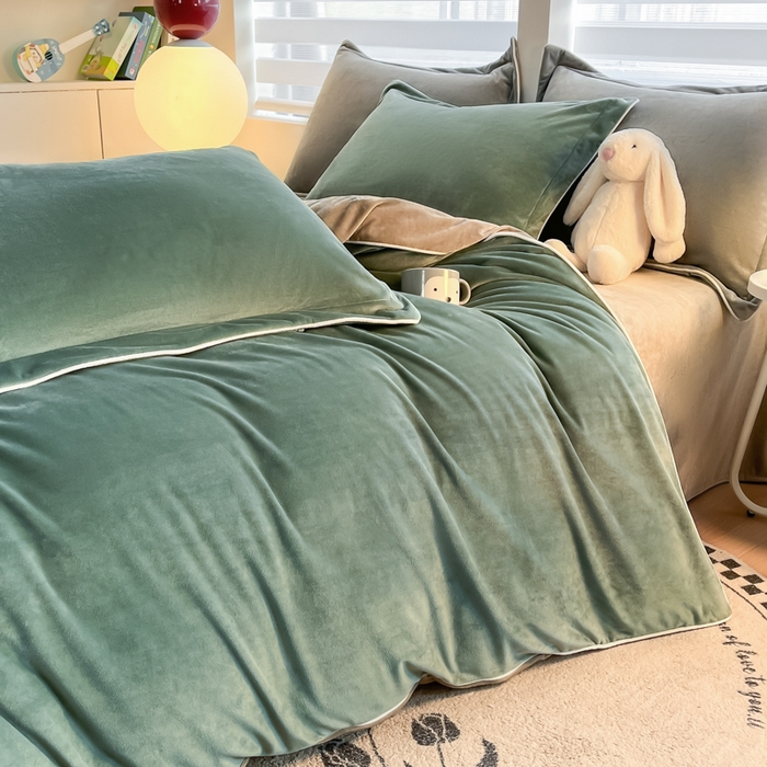 91家纺网 家纺一手货源 找家纺 润肤居 2025新款加厚婴儿绒牛奶绒四件套9斤工艺款宝宝绒 黛尔蓝+灰咖