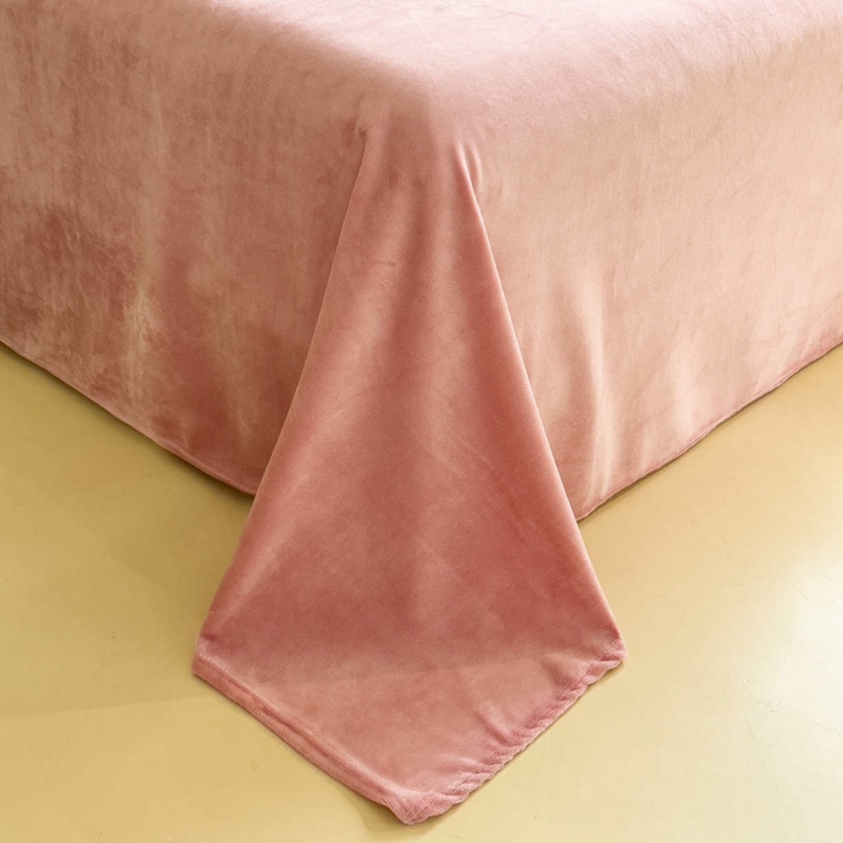 91家纺网 家纺一手货源 找家纺 印季家纺 2025新款轻奢简约羊呢绒亲肤保暖四件套 小香黑格