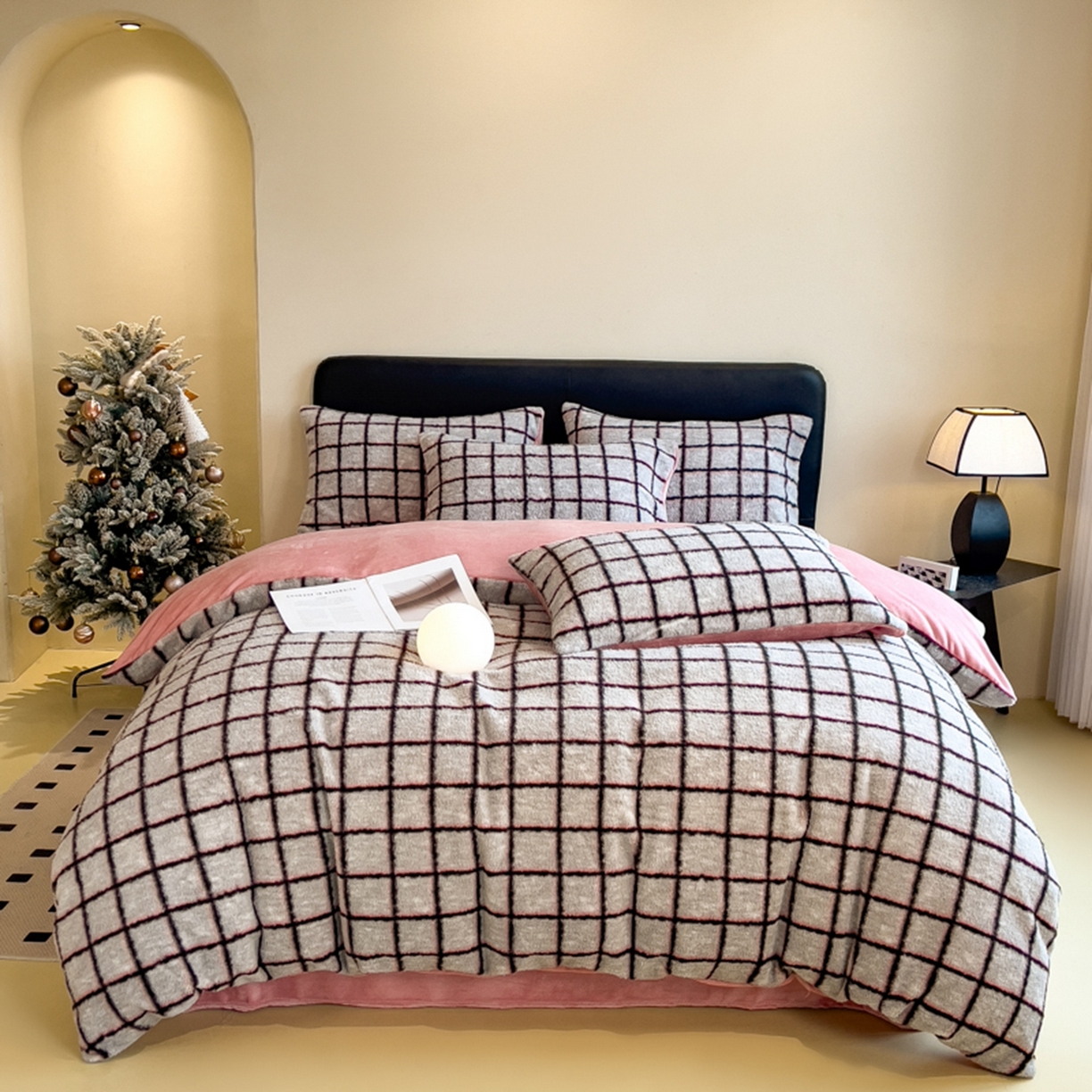 91家纺网 家纺一手货源 找家纺 印季家纺 2025新款轻奢简约羊呢绒亲肤保暖四件套 小香黑格