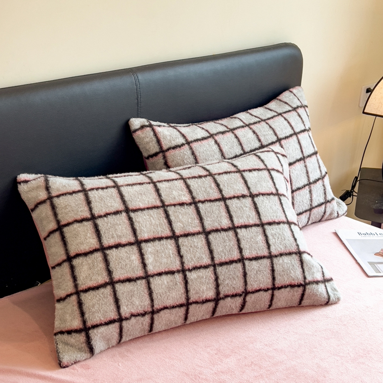 91家纺网 家纺一手货源 找家纺 印季家纺 2025新款轻奢简约羊呢绒亲肤保暖四件套 小香黑格