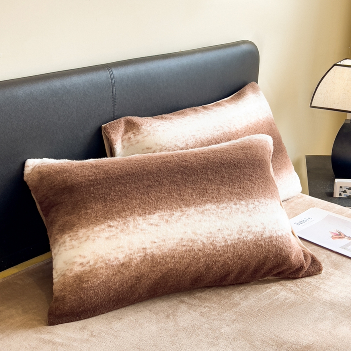 91家纺网 家纺一手货源 找家纺 印季家纺 2025新款轻奢简约羊呢绒亲肤保暖四件套 棕色大条纹