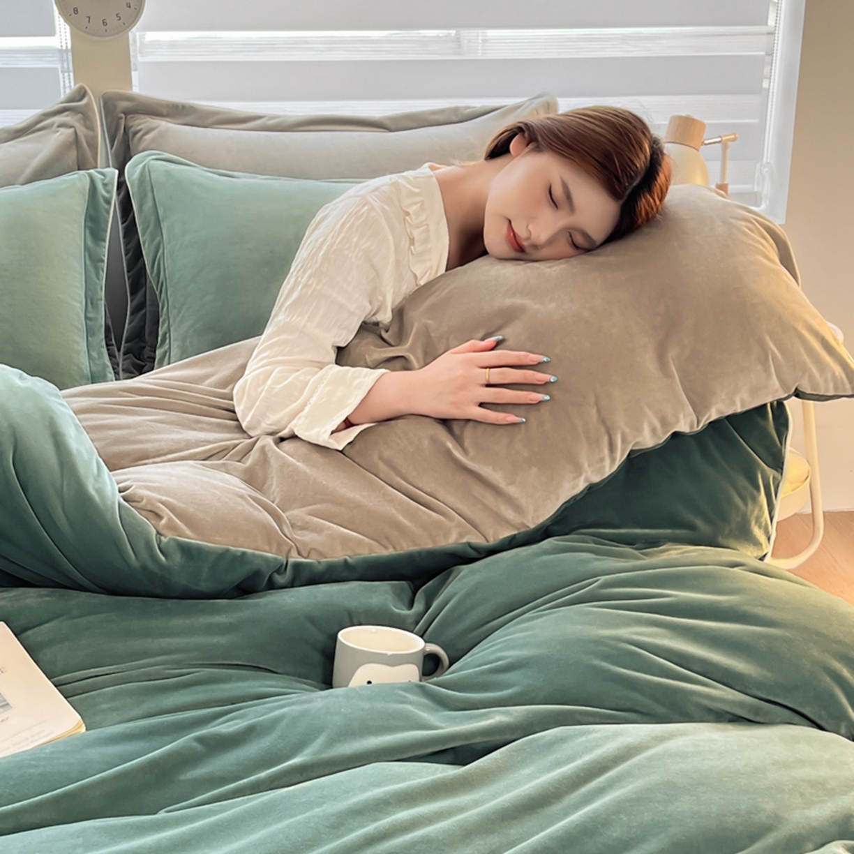 91家纺网 家纺一手货源 找家纺 润肤居 2025新款加厚婴儿绒牛奶绒四件套9斤工艺款宝宝绒 黛尔蓝+灰咖