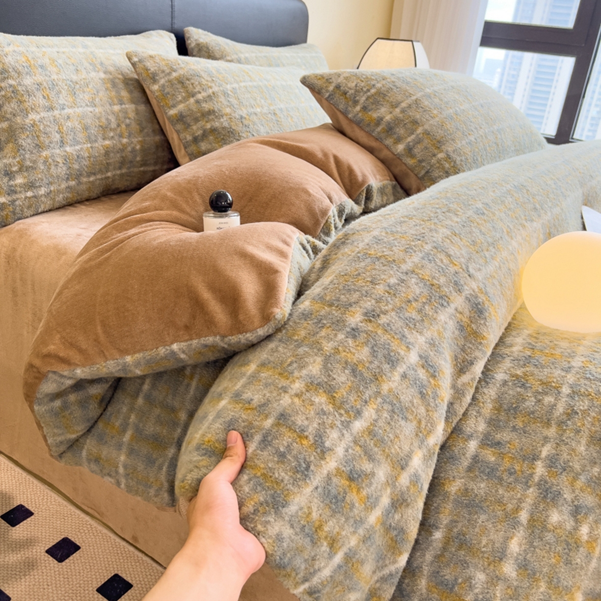 91家纺网 家纺一手货源 找家纺 印季家纺 2025新款轻奢简约羊呢绒亲肤保暖四件套 小香彩格