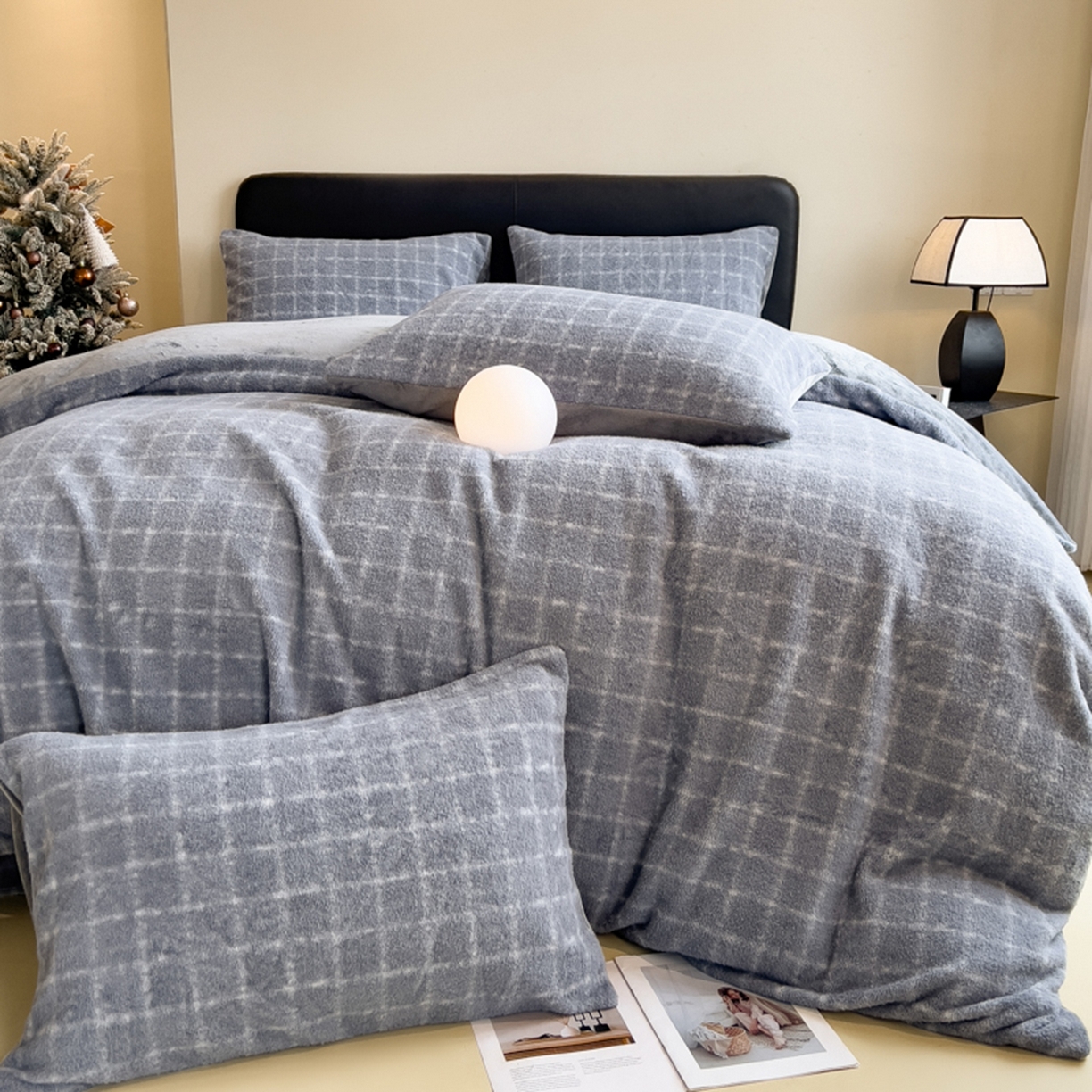 91家纺网 家纺一手货源 找家纺 印季家纺 2025新款轻奢简约羊呢绒亲肤保暖四件套 小香蓝灰格