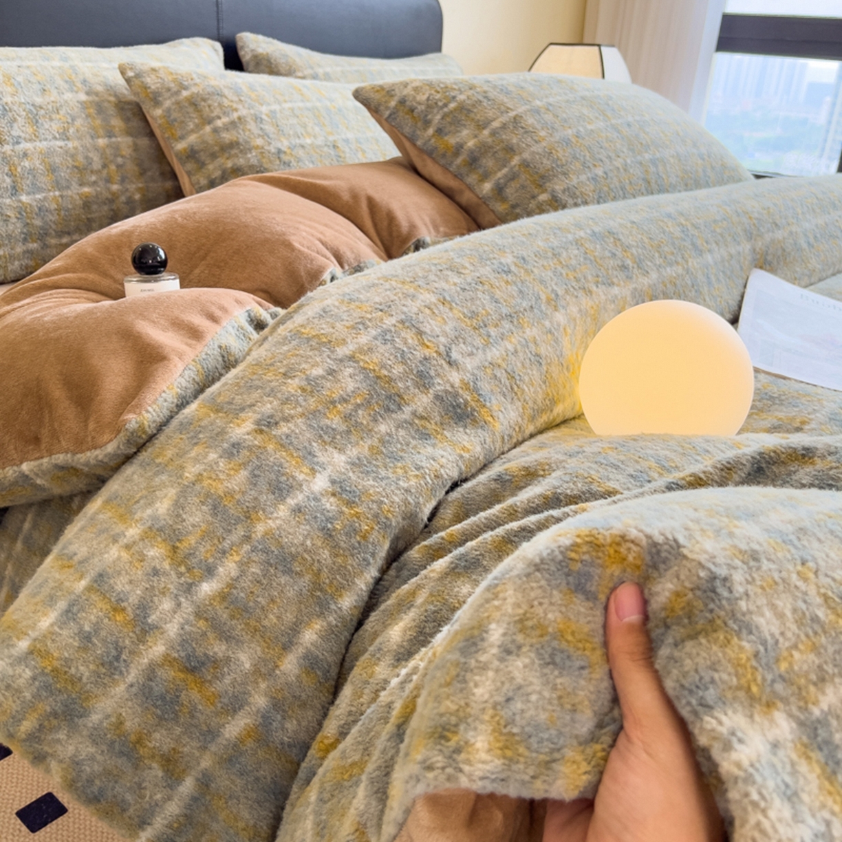 91家纺网 家纺一手货源 找家纺 印季家纺 2025新款轻奢简约羊呢绒亲肤保暖四件套 小香彩格