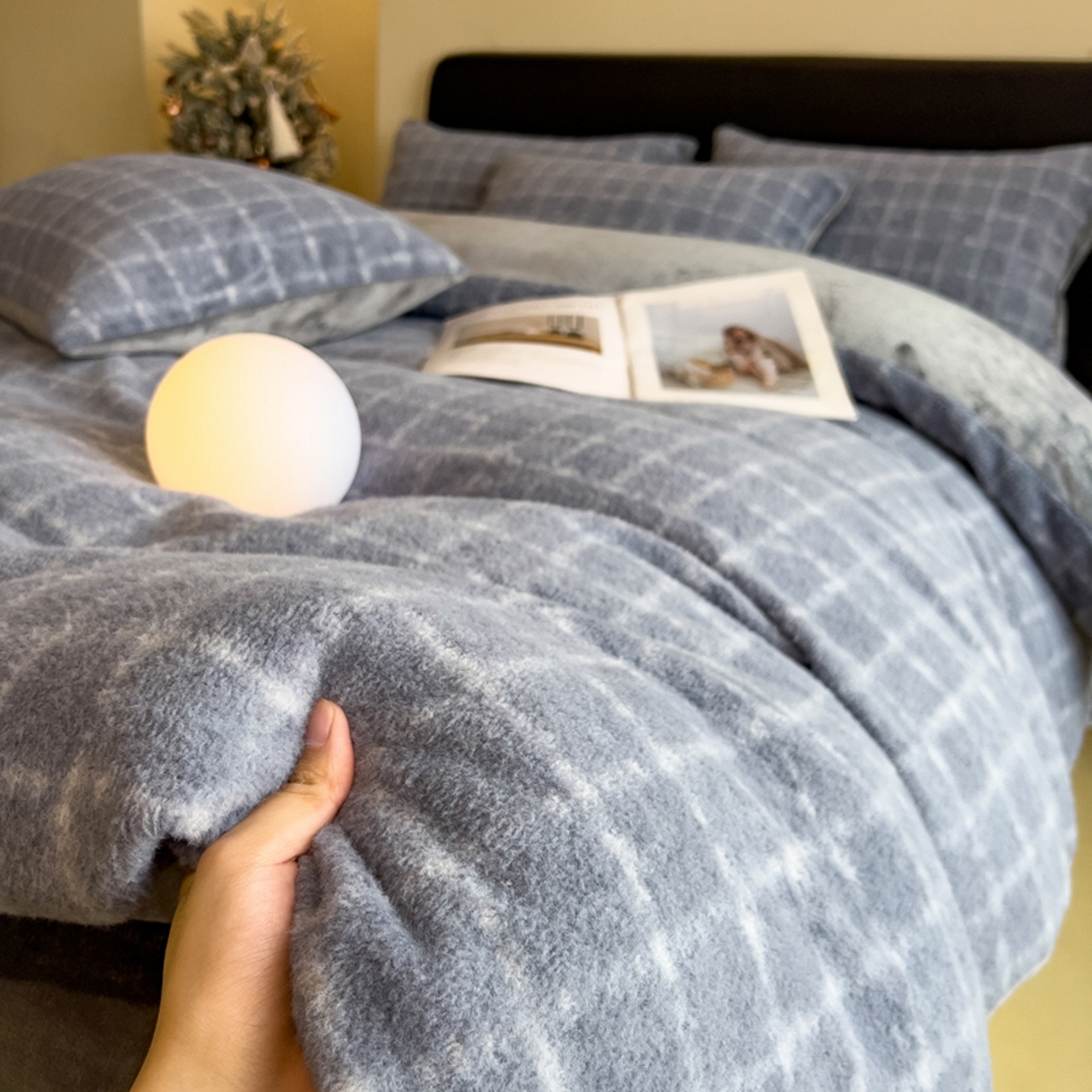 91家纺网 家纺一手货源 找家纺 印季家纺 2025新款轻奢简约羊呢绒亲肤保暖四件套 小香蓝灰格