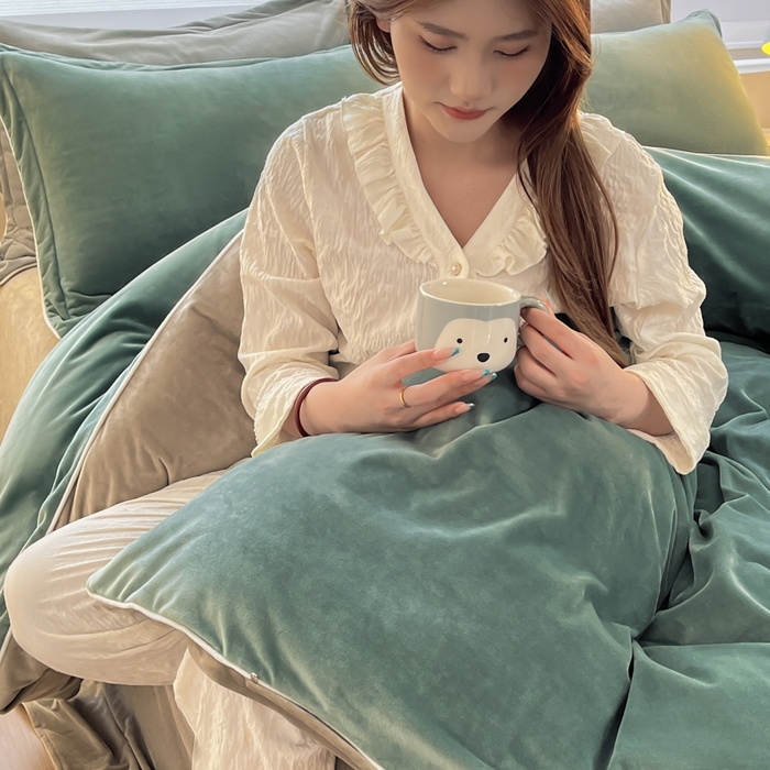 91家纺网 家纺一手货源 找家纺 润肤居 2025新款加厚婴儿绒牛奶绒四件套9斤工艺款宝宝绒 黛尔蓝+灰咖