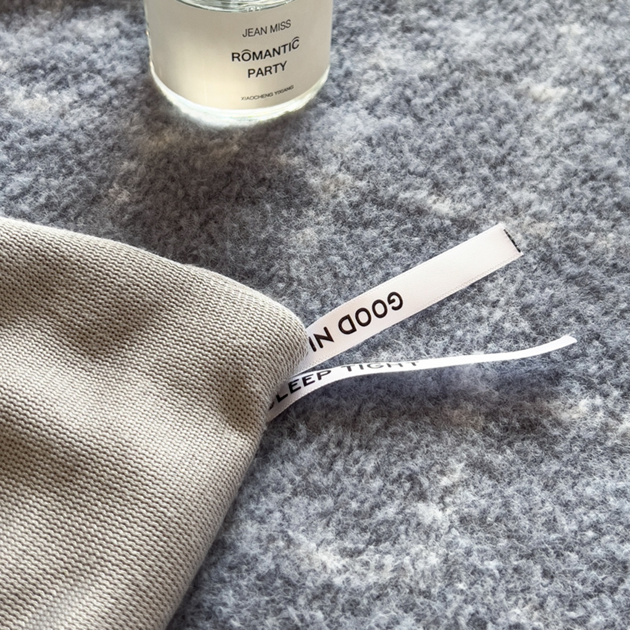 91家纺网 家纺一手货源 找家纺 印季家纺 2025新款轻奢简约羊呢绒亲肤保暖四件套 小香蓝灰格