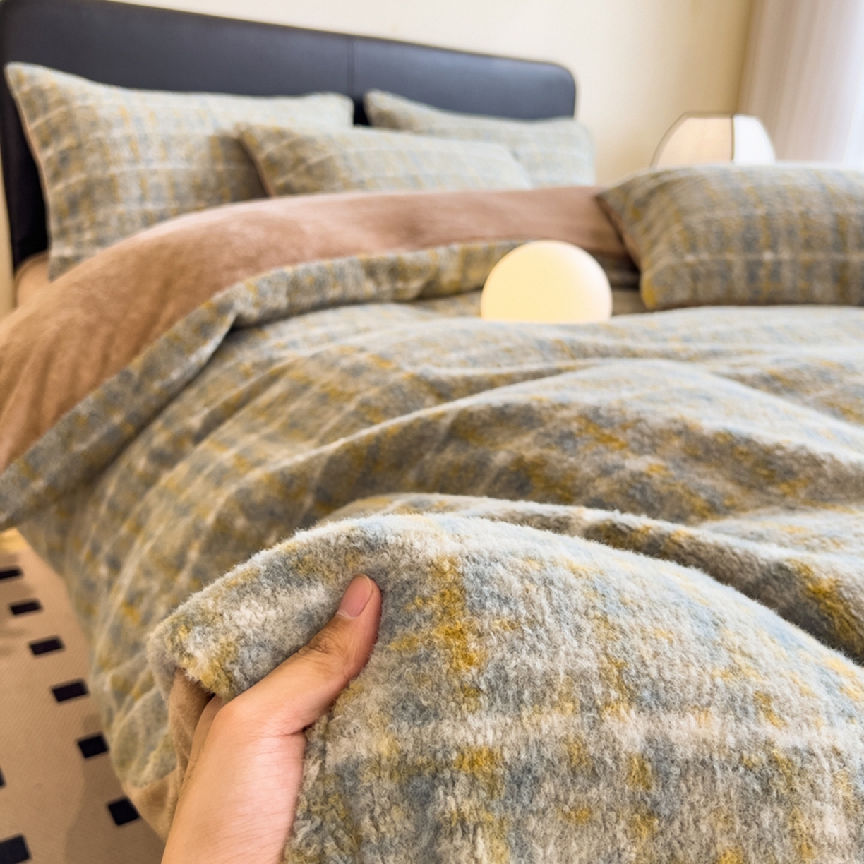 91家纺网 家纺一手货源 找家纺 印季家纺 2025新款轻奢简约羊呢绒亲肤保暖四件套 小香彩格