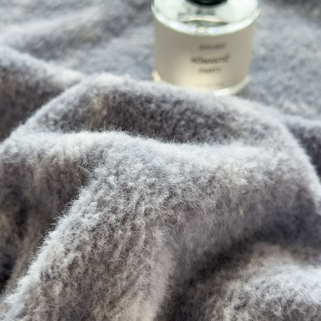 91家纺网 家纺一手货源 找家纺 印季家纺 2025新款轻奢简约羊呢绒亲肤保暖四件套 小香蓝灰格