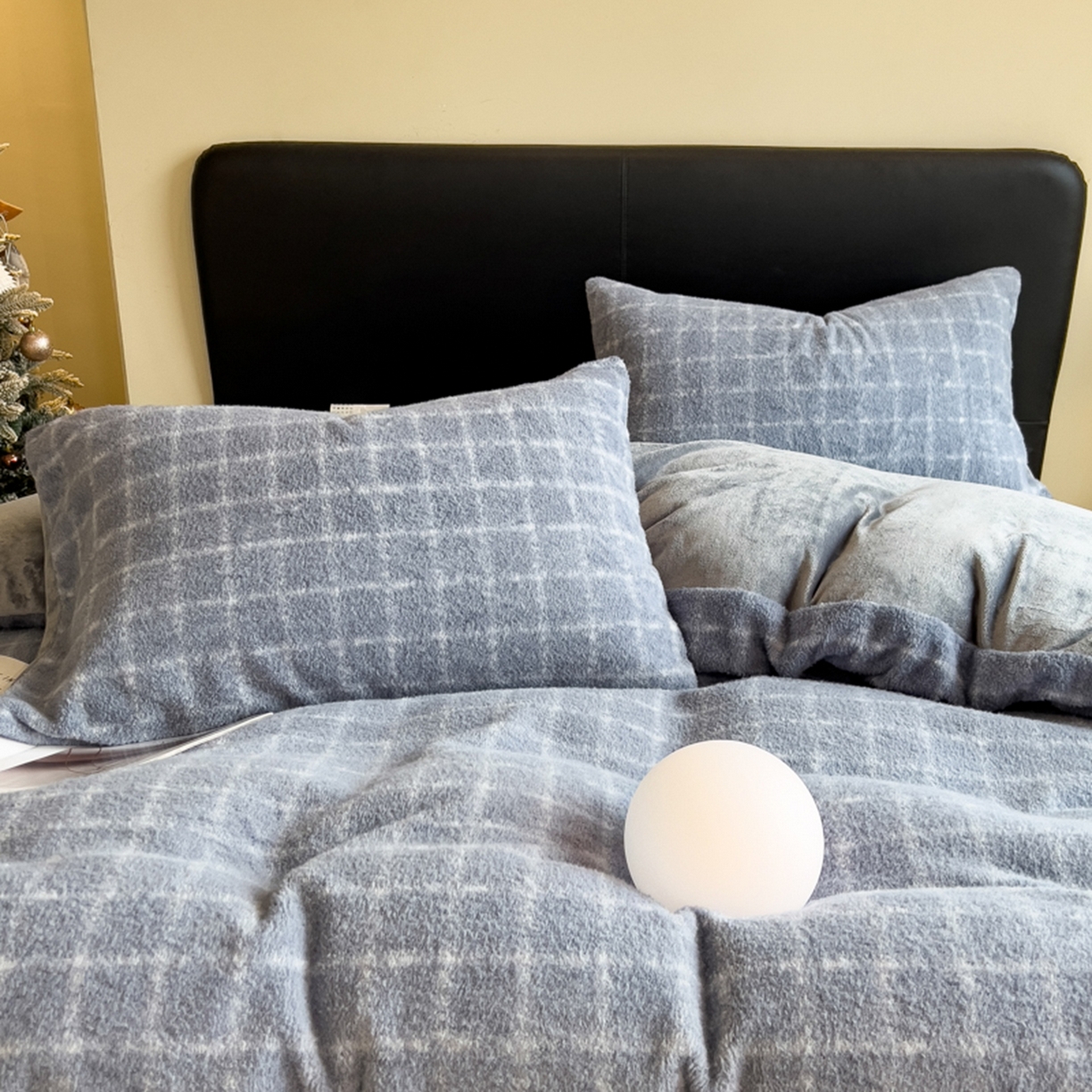 91家纺网 家纺一手货源 找家纺 印季家纺 2025新款轻奢简约羊呢绒亲肤保暖四件套 小香蓝灰格