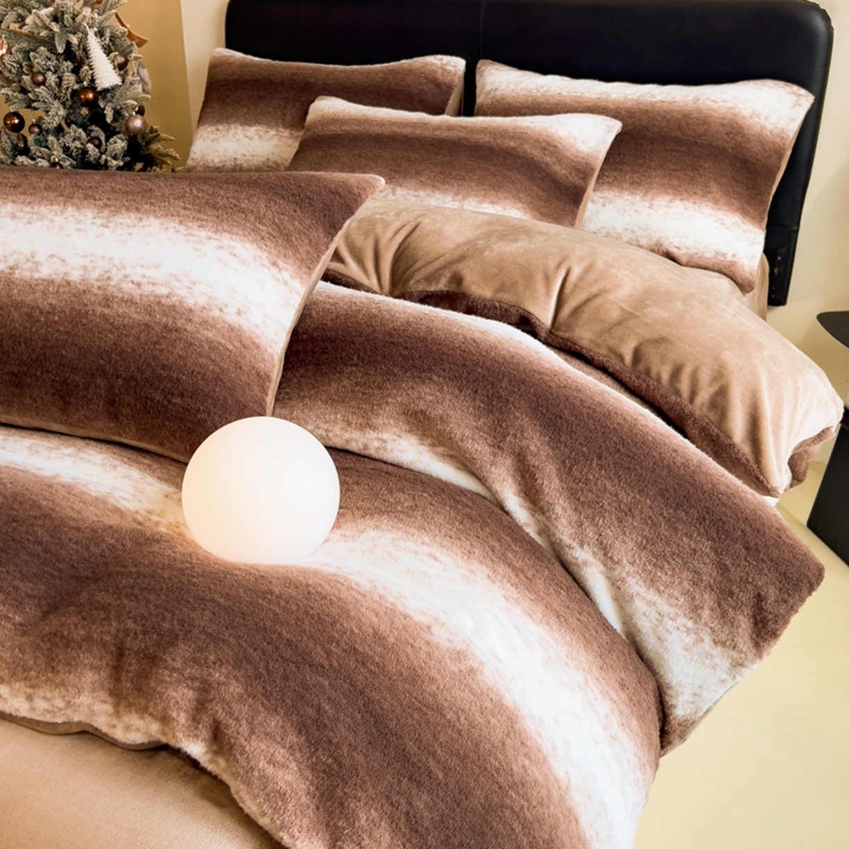 91家纺网 家纺一手货源 找家纺 印季家纺 2025新款轻奢简约羊呢绒亲肤保暖四件套 棕色大条纹