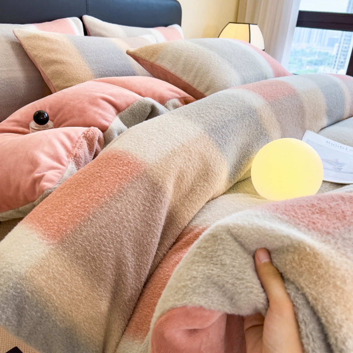 91家纺网 家纺一手货源 找家纺 印季家纺 2025新款轻奢简约羊呢绒亲肤保暖四件套 五彩大格