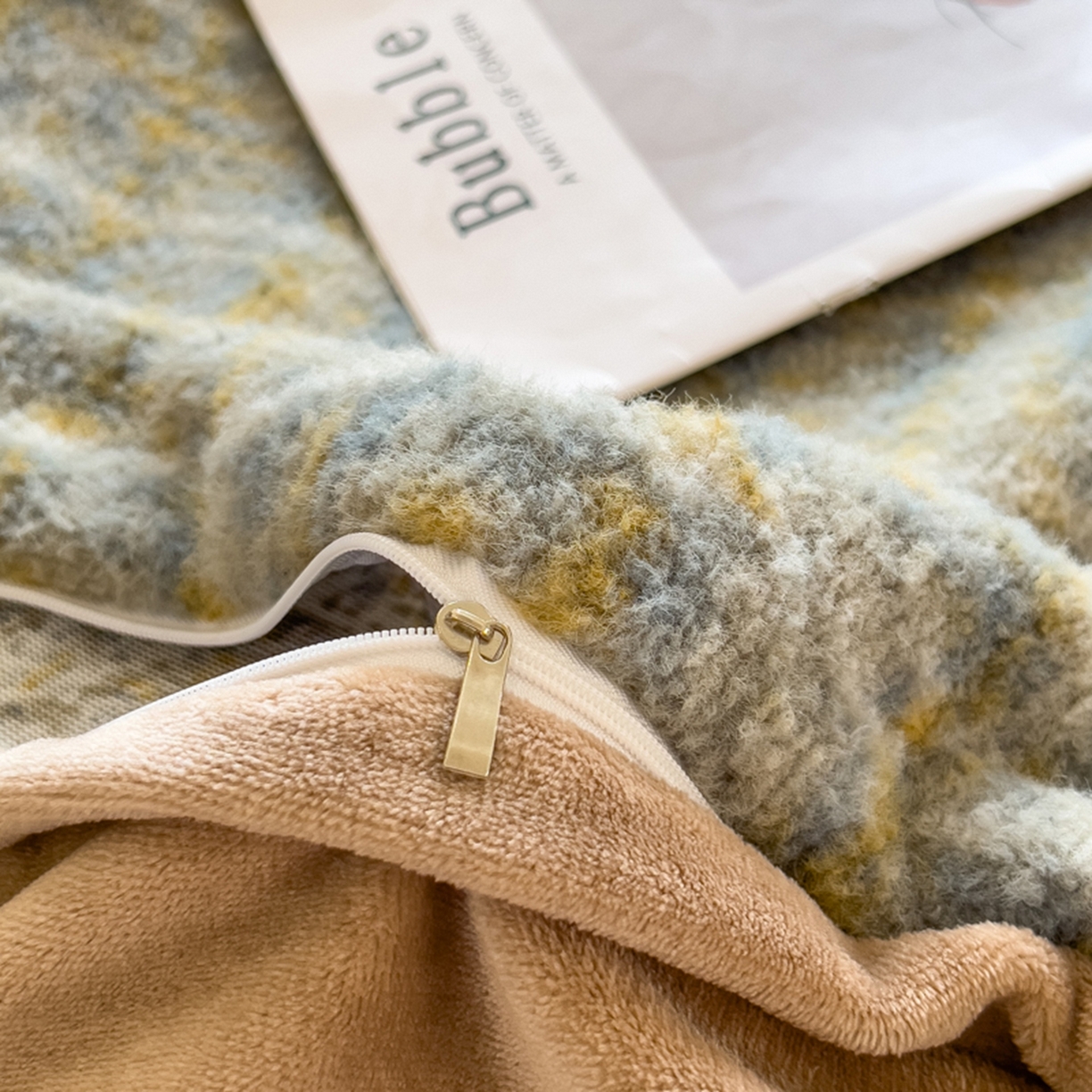 91家纺网 家纺一手货源 找家纺 印季家纺 2025新款轻奢简约羊呢绒亲肤保暖四件套 小香彩格