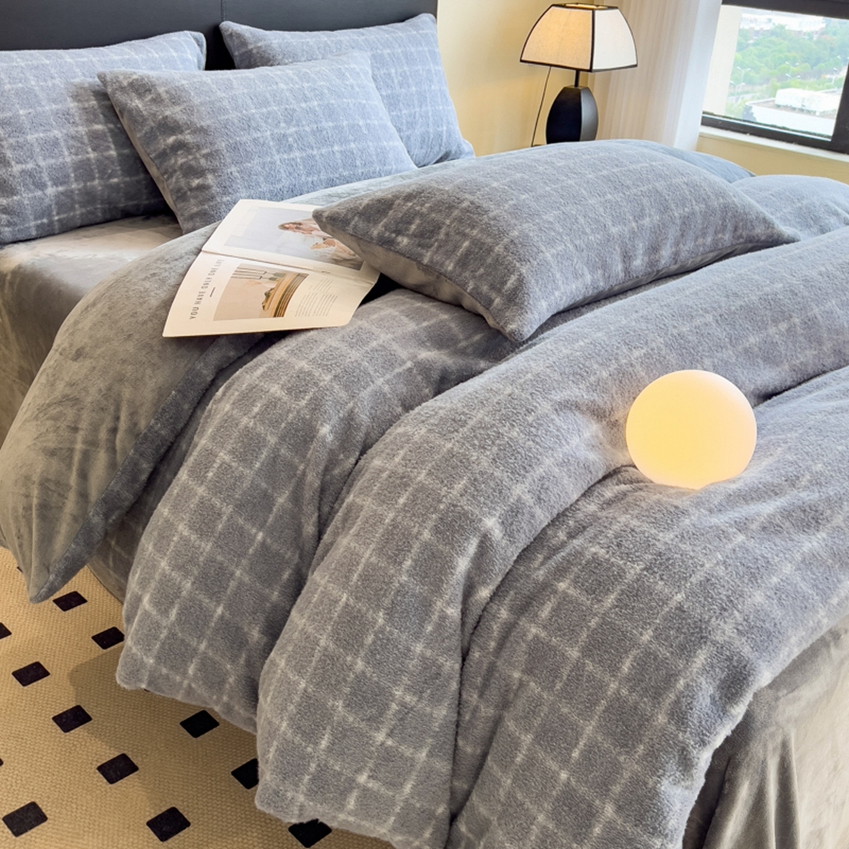 91家纺网 家纺一手货源 找家纺 印季家纺 2025新款轻奢简约羊呢绒亲肤保暖四件套 小香蓝灰格