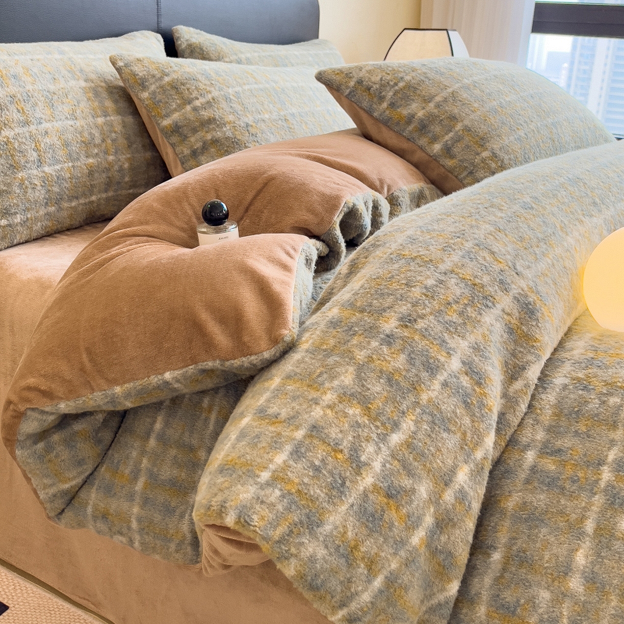 91家纺网 家纺一手货源 找家纺 印季家纺 2025新款轻奢简约羊呢绒亲肤保暖四件套 小香彩格