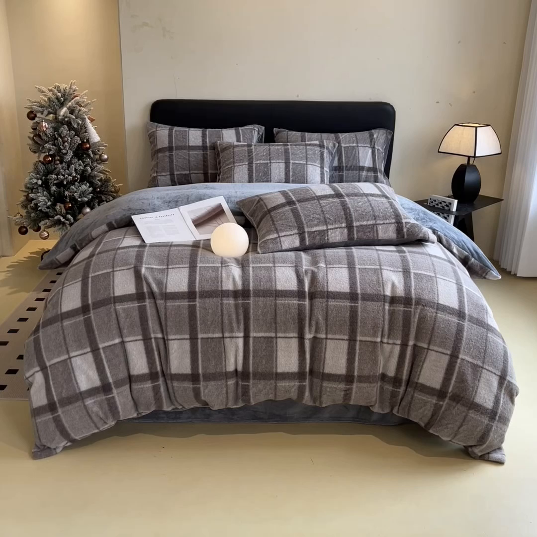 91家纺网 家纺一手货源 找家纺 印季家纺 2025新款轻奢简约羊呢绒亲肤保暖四件套 灰色大格