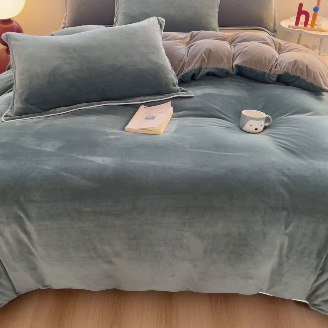 91家纺网 家纺一手货源 找家纺 润肤居 2025新款加厚婴儿绒牛奶绒四件套9斤工艺款宝宝绒 黛尔蓝+灰咖
