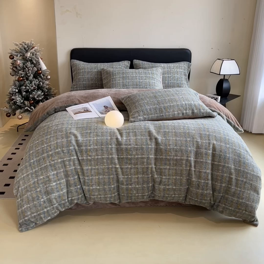 91家纺网 家纺一手货源 找家纺 印季家纺 2025新款轻奢简约羊呢绒亲肤保暖四件套 小香彩格