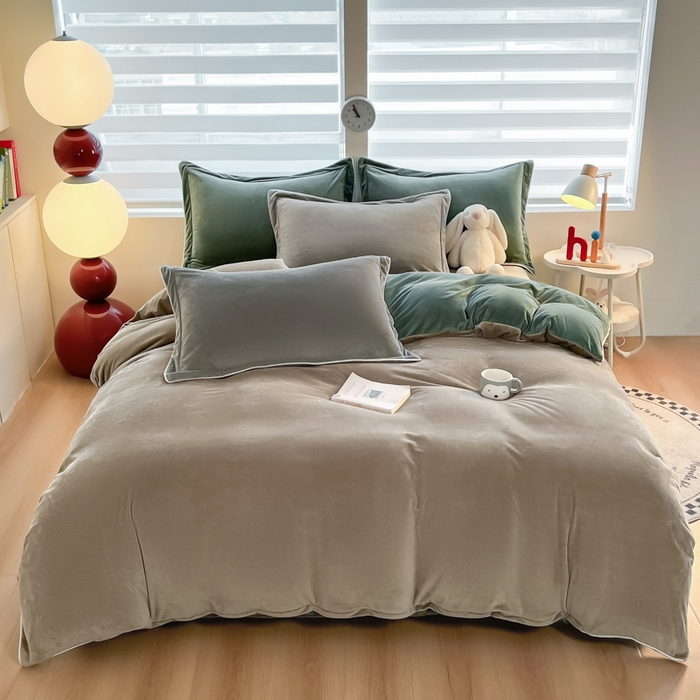 91家纺网 家纺一手货源 找家纺 润肤居 2025新款加厚婴儿绒牛奶绒四件套9斤工艺款宝宝绒 灰咖+黛尔蓝