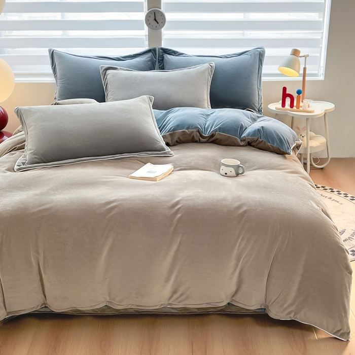 91家纺网 家纺一手货源 找家纺 润肤居 2025新款加厚婴儿绒牛奶绒四件套9斤工艺款宝宝绒 灰咖+蓝色