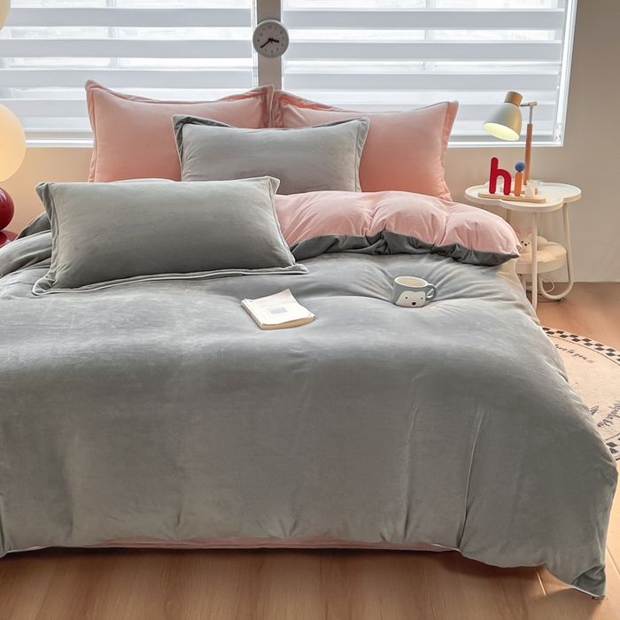 91家纺网 家纺一手货源 找家纺 润肤居 2025新款加厚婴儿绒牛奶绒四件套9斤工艺款宝宝绒 灰色+皮粉