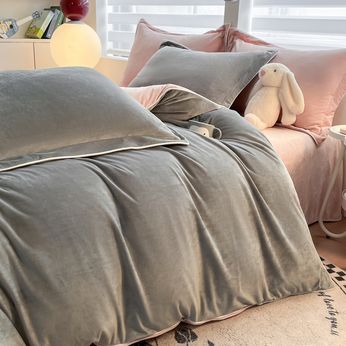 91家纺网 家纺一手货源 找家纺 润肤居 2025新款加厚婴儿绒牛奶绒四件套9斤工艺款宝宝绒 灰色+皮粉