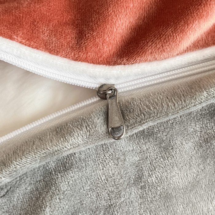 91家纺网 家纺一手货源 找家纺 润肤居 2025新款加厚婴儿绒牛奶绒四件套9斤工艺款宝宝绒 灰色+砖红