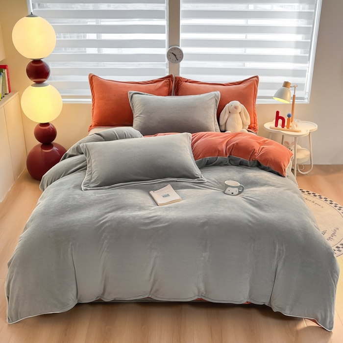 91家纺网 家纺一手货源 找家纺 润肤居 2025新款加厚婴儿绒牛奶绒四件套9斤工艺款宝宝绒 灰色+砖红