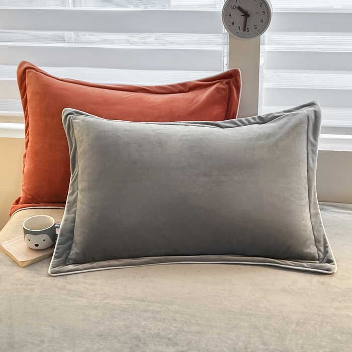 91家纺网 家纺一手货源 找家纺 润肤居 2025新款加厚婴儿绒牛奶绒四件套9斤工艺款宝宝绒 灰色+砖红