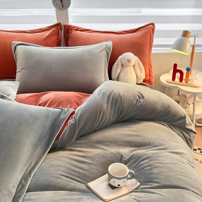 91家纺网 家纺一手货源 找家纺 润肤居 2025新款加厚婴儿绒牛奶绒四件套9斤工艺款宝宝绒 灰色+砖红