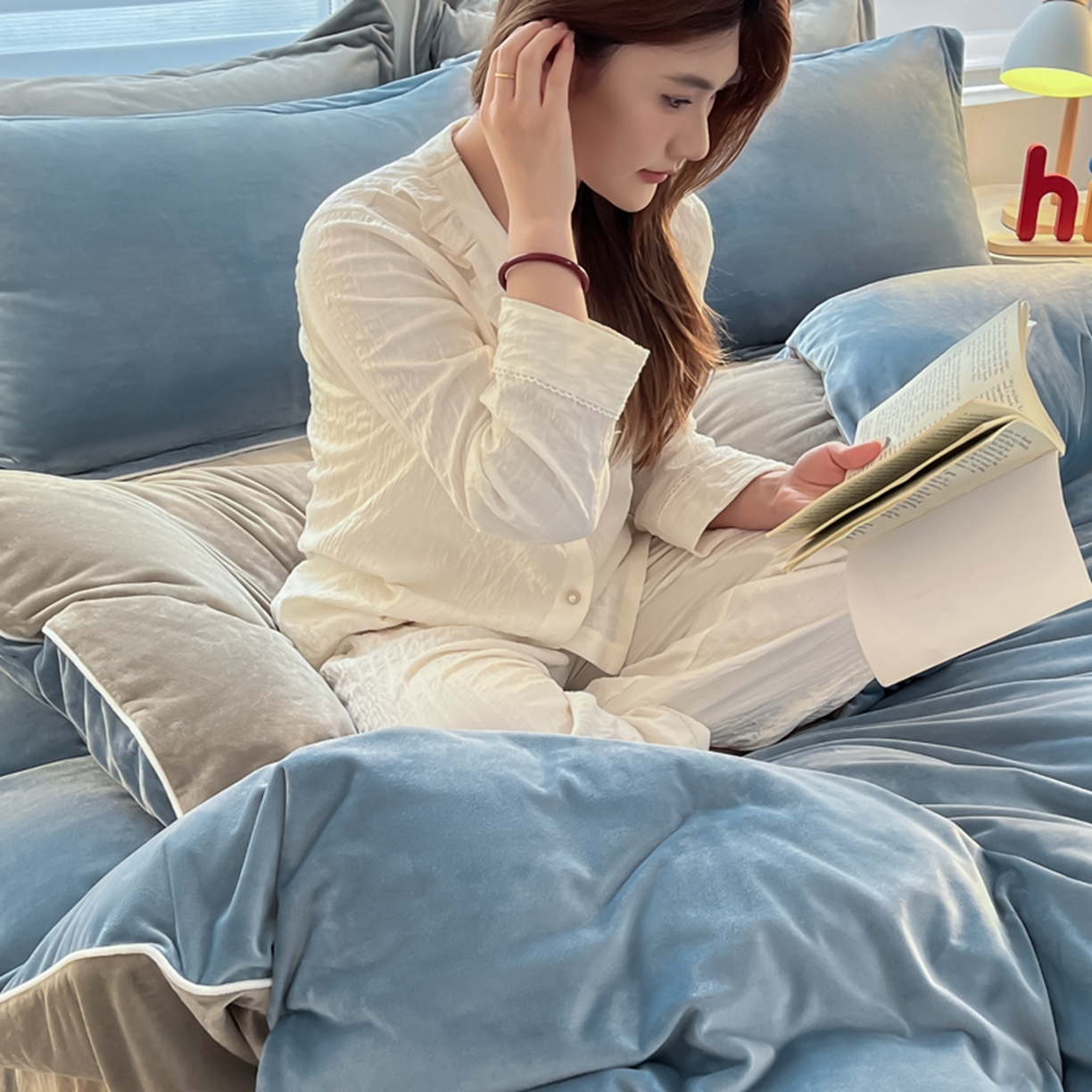 91家纺网 家纺一手货源 找家纺 润肤居 2025新款加厚婴儿绒牛奶绒四件套9斤工艺款宝宝绒 蓝色+灰咖