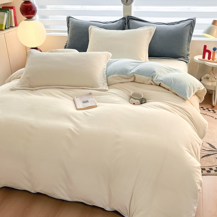 91家纺网 家纺一手货源 找家纺 润肤居 2025新款加厚婴儿绒牛奶绒四件套9斤工艺款宝宝绒 米白+浅蓝