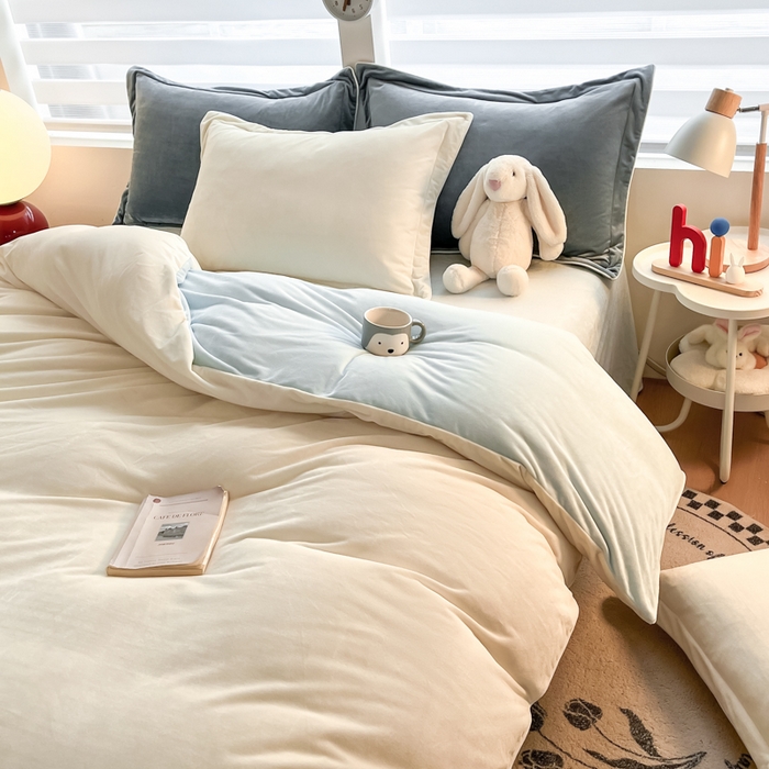 91家纺网 家纺一手货源 找家纺 润肤居 2025新款加厚婴儿绒牛奶绒四件套9斤工艺款宝宝绒 米白+浅蓝