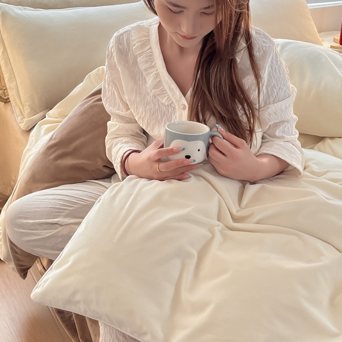 91家纺网 家纺一手货源 找家纺 润肤居 2025新款加厚婴儿绒牛奶绒四件套9斤工艺款宝宝绒 米白+浅驼